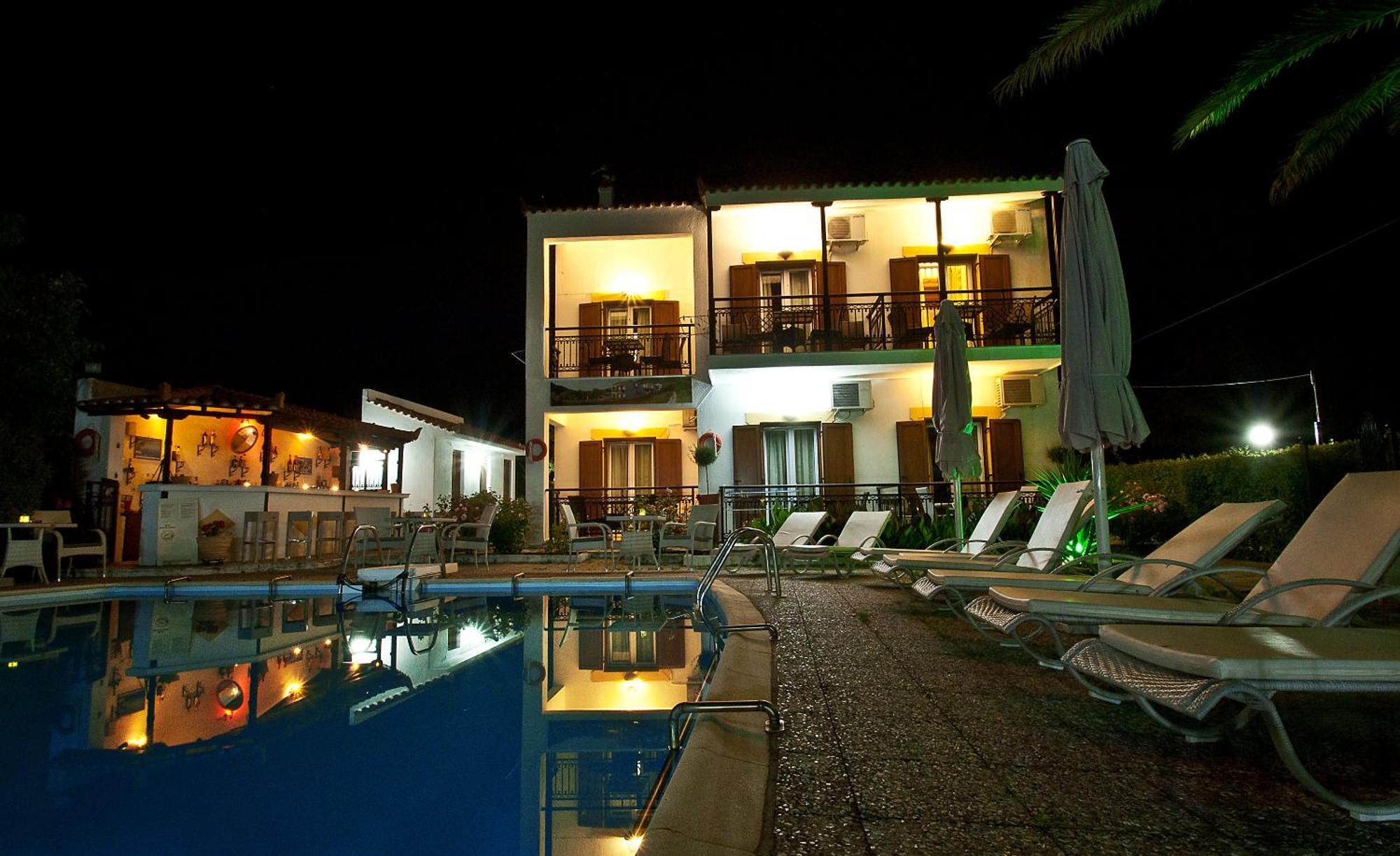 Pegasus Apartments Stafylos Bagian luar foto