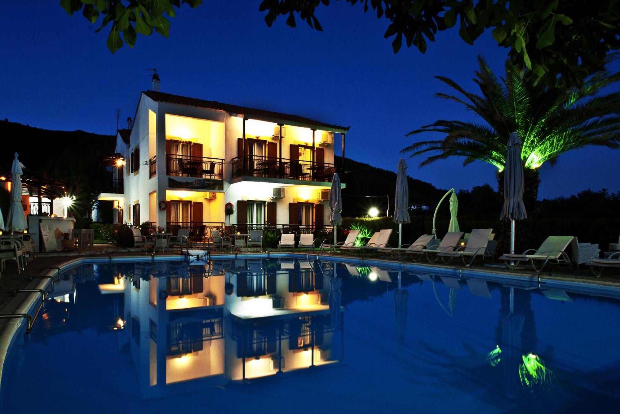 Pegasus Apartments Stafylos Bagian luar foto